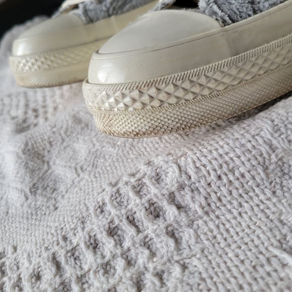 Converse Grey and Off-White Looney Tunes Edition Chuck 70 High Sneakers - Picture 14 of 15